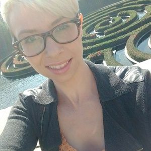 Meet your Posher, Alivia